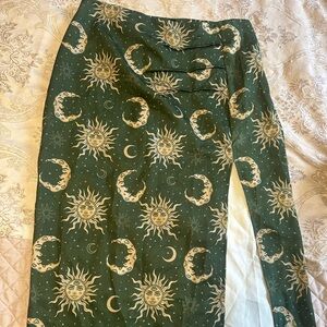 ROMWE Green Maxi Skirt with Cream Sun & Moon Print